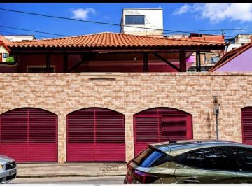 Casa · 200m² · 3 Quartos · 3 Vagas · Excelente sobrado localizado no Parque Figueira Grande, em ótimo local e próximo à avenida