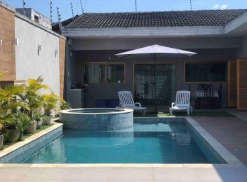 Casa de 3 quartos,  · Casa com 254 mts², 3 quartos, piscina e churrasqueira em Riviera - SP