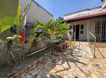 Casa · 100m² · 2 Quartos · 2 Vagas · Casa espaçosa com 2 suítes para alugar no Santa Cruz
