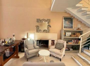 Casa · 235m² · 3 Quartos · Casa de Condomínio para alugar em Pinheirinho de 235.00m² com 3 Quartos e 3 Suites
