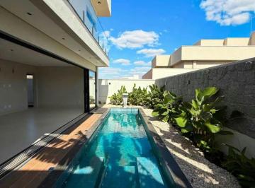 Casa de 3 quartos, Uberlândia · Casa com 220 mts², 3 quartos, piscina e churrasqueira em Nova Uberlândia - MG