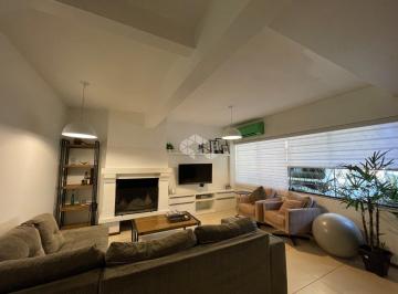 1 · Casa / Pátio / Terraço / Churrasqueira / 4 Dormitórios / 1 Suíte / 3 Vagas Cobertas / Tristeza / Cam