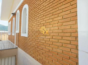 Casa · 110m² · 3 Quartos · 2 Vagas · Casa ensolarada com 3 quartos, a 6 minutos do Centro de Poços de Caldas