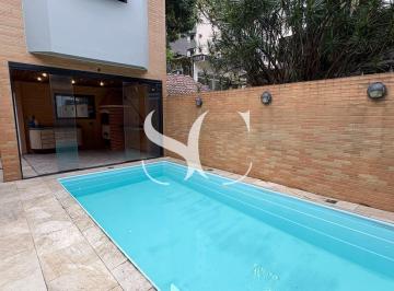 Casa · 450m² · 6 Quartos · 7 Vagas · Casa à venda no Gonzaga com piscina e 7 vagas – Santos