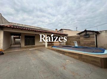 Casa · 120m² · 3 Quartos · 3 Vagas · Casa com 3 quartos sendo 1 suíte com armários planejados no Bairro Nova Uberlândia