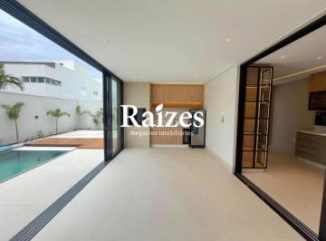 Casa · 305m² · 3 Quartos · 2 Vagas · Casa Sobrado com 3 suítes com ar condicionado no Jardim Versailles em Uberlândia