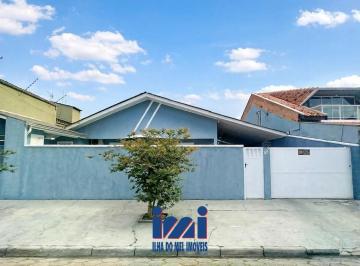 Casa · 231m² · 4 Quartos · 3 Vagas · Casa com Piscina a 430m do Mar em Praia de Leste