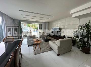 Casa · 350m² · 5 Quartos · 2 Vagas · Casa com 5 quartos sendo 4 suítes no Recreio Dos Bandeirantes