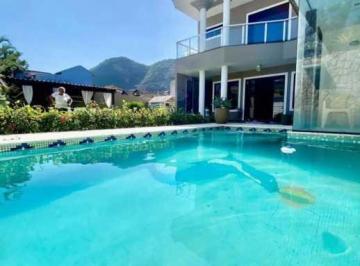 Casa · 300m² · 4 Quartos · 4 Vagas · Casa em Condomínio : Triplex / Residencial / Camorim
