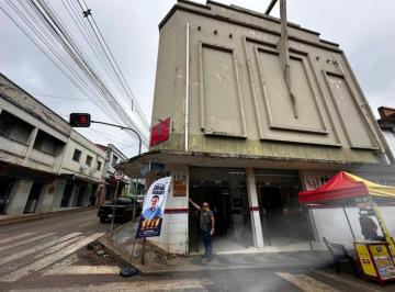 loja-salao-ponto-comercial-em-nepomuceno-mg-no-bairro-centro-imovel453831-img6abe6c43290ec.jpg · Loja / Salão / Ponto Comercial à venda em Nepomuceno, no bairro Centro