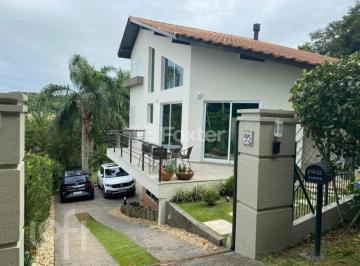 7dbbab4d · Casa, 2 dormitórios, 200 m², em Sambaqui
