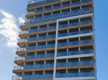 Apartamento de 1 quarto,  · Apartamento Studio Amplo, Varanda, Frontal Mar, Oportunidade!!