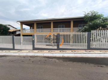 Casa de 4 quartos, Sobradinho · 4 quartos, sendo 3 suítes, Energia fotovoltaica, Churrasqueira,escriturada, financiamento e fgts