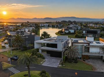 Casa · 346m² · 5 Quartos · 2 Vagas · Casa em Condomínio Fechado 5 quartos à venda, 346m², Centro - Xangri-Lá