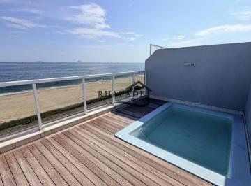 Apartamento · 287m² · 3 Quartos · 3 Vagas · Cobertura frente mar 3 suítes na praia de Piratininga/Niterói.
