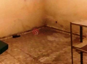 Terreno · 200m² · 2 Quartos · Terreno no Tatuapé com sobrado antigo no local.
