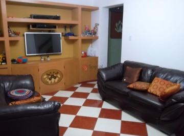 Casa · 210m² · 3 Quartos · 2 Vagas · Sobrado na Vila Santa Terezinha com 3 quartos, 1 suíte e 2 vagas de garagem.