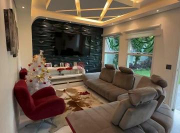 Casa · 248m² · 4 Quartos · 3 Vagas · Sobrado para compra na Vila Romanópolis - Ferraz de Vasconcelos.