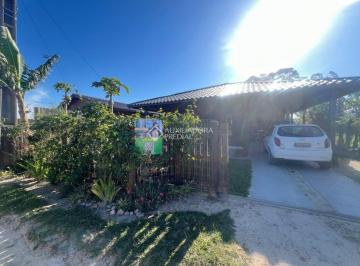 Casa · 417m² · 4 Quartos · Duas Casas Independentes no Mesmo Terreno em Araçatuba, Imbituba: Ideal para Morar e Investir