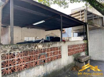 Casa · 230m² · 3 Quartos · 4 Vagas · Casa com 3 quartos e 4 vagas de garagem.