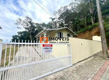 Casa de 2 quartos, Bombinhas · Casa a venda com amplo terreno em Bombinhas, SC