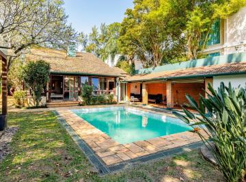 3e623c61-db40-444c-aaf0-edfd689a91d1 · Casa para venda em Jardim Petrópolis com 3 quartos, sendo 2 suítes, 271m²