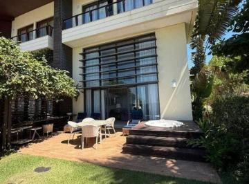 Casa · 306m² · 4 Quartos · 4 Vagas · Casa de 306.3 m² Alto Padrão Frente ao Mar. 4 suítes e 4 vagas- Jequiti Resort