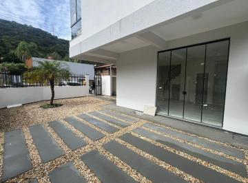 Casa de 2 quartos, Bombinhas · Sobrado com 3 Dormitórios á venda em Bombinhas, SC