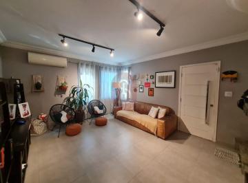 Casa · 140m² · 3 Quartos · 2 Vagas · Sobrado reformado à venda no Cangaíba, 3 dormitórios, suíte e churrasqueira.