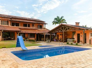 Casa · 700m² · 4 Quartos · 4 Vagas · Você ainda nem mora aqui e já sabe onde colocaria a rede.