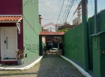 Casa · 110m² · 3 Quartos · 2 Vagas · Casa de vila fechada com portão de acesso a venda na Mooca com 3 dormitórios e 2 vagas.