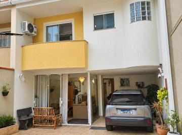 Casa · 165m² · 3 Quartos · 2 Vagas · Sobrado à venda no bairro Centro - São José dos Pinhais/PR