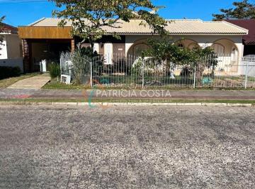 Casa · 255m² · 5 Quartos · 1 Vaga · Casa Térrea Com Sala Comercial à Venda no Centro de Garopaba/SC