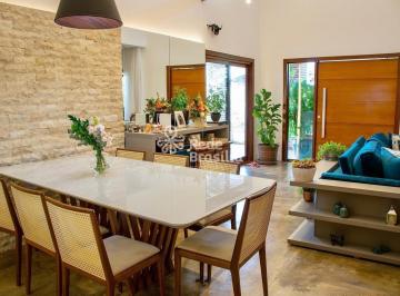 Casa · 315m² · 3 Quartos · Condomínio Ecológico Village III- Casa à venda toda reformada, 3 quartos sendo 1 suíte- Jardim Botân
