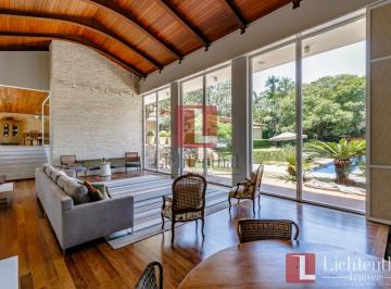 Casa · 808m² · 4 Quartos · 6 Vagas · Casa de Condomínio de Luxo em Granja Viana - 808m² ac 2.431 m2 a.t.à Venda