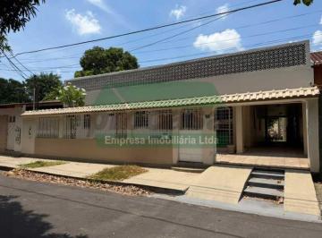 Casa · 450m² · 5 Quartos · 4 Vagas · Casa em Condomínio Residencial no Planalto
