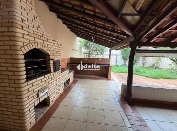 Photo 1 · Casa residencial com 4 quartos sendo 2 suítes disponível para locação no bairro