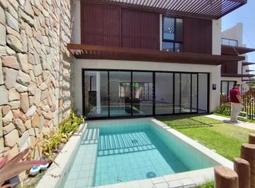 Apartamento · 195m² · 3 Quartos · 2 Vagas · Casa Triplex com 3 Suítes e Rooftop à Venda no Cond. Naay Villas Boutique em Milagres