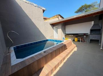 4obaeiq2ywjlotjkntu0yjc0_md · Casa com Piscina, 2 Quartos, 03 banheiros,Garagem 02 Vagas apenas R$450.000,00