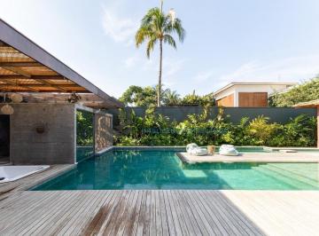 Foto · Casa reformada de alto padrão com área gourmet e piscina no Acapulco, Guarujá
