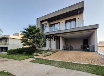 Casa · 211m² · 3 Quartos · 4 Vagas · Sobrado com 3 suítes, piscina e lazer privativo no Villa D?Aquila