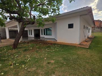 Casa de 4 quartos, Vicente Pires · Rua 8, lote 910m², 4 quartos, 2 suítes, escritório, dependência.