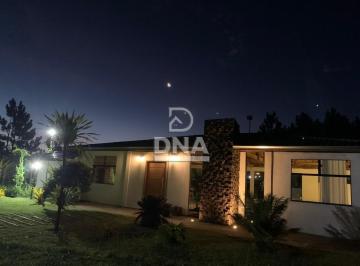 Terreno · 7000m² · 3 Quartos · 4 Vagas · Chácara para venda em Pardinho de 7000.00m² com 3 Quartos, 3 Suites e 4 Garagens