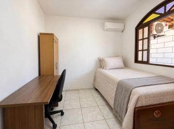 Casa · 104m² · 2 Quartos · 6 Vagas · Casa de 2 quartos com amplo terreno na Enseada Azul