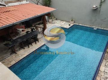 Casa · 300m² · 6 Quartos · 4 Vagas · SOBRADO ESPAÇOSO, CENTRO DE ITAPEVI, MORAR OU PARA O SEU NEGÓCIO!