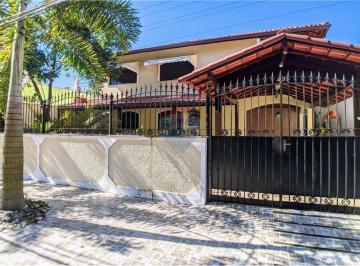Casa · 266m² · 4 Quartos · 2 Vagas · Belíssima Casa Duplex com Estilo Colonial – Condomínio Timbaúba, Campo Grande (RJ)