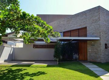 Casa · 5 Quartos · 6 Vagas · Villa Correa: Elegância sem excessos para viver o melhor dos dias no Jardim Acapulco.