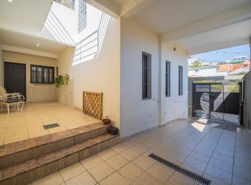 Casa · 184m² · 3 Quartos · 2 Vagas · Casa para venda em Vila Santa Terezinha com 3 quartos, sendo 3 suítes, 184m²
