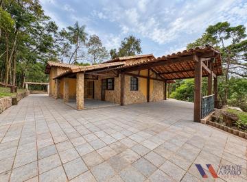 Casa · 150m² · 3 Quartos · 8 Vagas · Casa para Alugar em Condomínio Fechado com 3 Quartos e Suíte