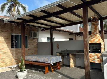 Casa de 2 quartos, · Casa térrea com 3 dormitórios a venda em Bombinhas, SC